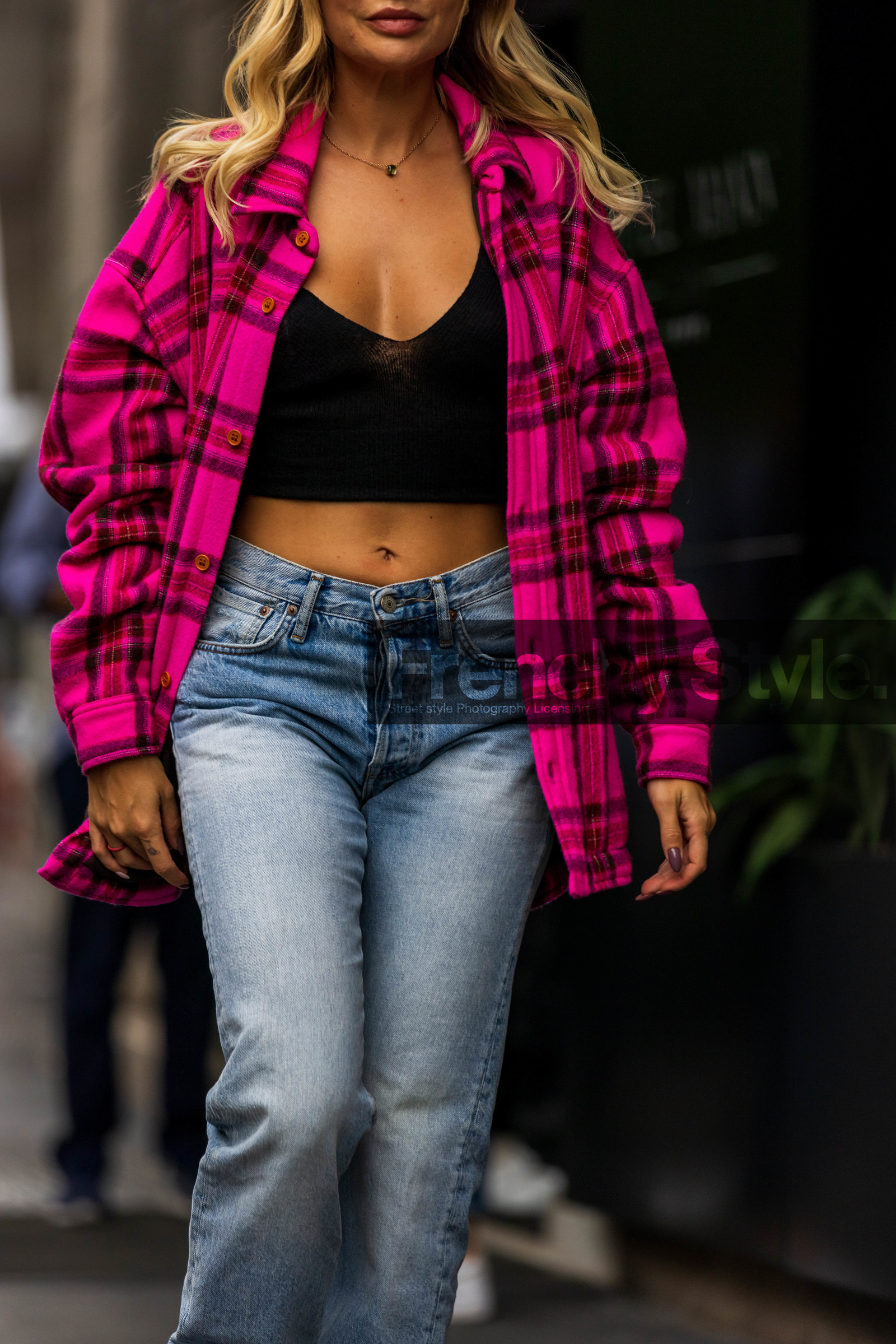 black crop top, blue jean, check, checked shirt, color, crop top, dark blue jean, denim, fluo pink, jean, pink shirt, print, shirt, tartan shirt, fashion week, frenchystyle, FW, jonathan paciullo, street style, SPRING SUMMER 2022, SS 22, MFW, MILAN, vertical, atmosphere details