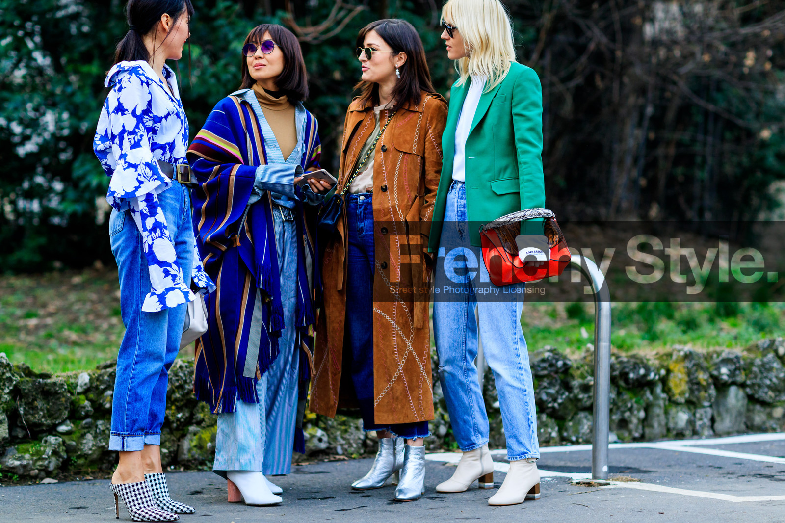 atmosphere details, AUTUMN WINTER 2017-2018, AW 17-18, beige boots, belted coat, black and white shoes, black belt, blazer, blue cardigan, blue denim, blue jacket, blue pants, blue shirt, brown coat, brown jacket, chanel handbag, denim pants, evangelie smyrniotaki, FALL WINTER 2017-2018, fashion week, frenchystyle, full length, FW, FW 17-18, geometric, gingham, glitter, graphic shirt, green jacket, high heels, horizontal, jeans, jonathan paciullo, leather bag, leather belt, leather coat, leather jacket, leather shoes, liz yu, MFW, MILAN, poncho, printed shirt, ray ban, red bag, shiny boots, silver shoes, street style, striped pants, striped shirt, stripes, suede jacket, sunglasses, tone on tone, total look blue, trousers, white bag, white boots, white sweater