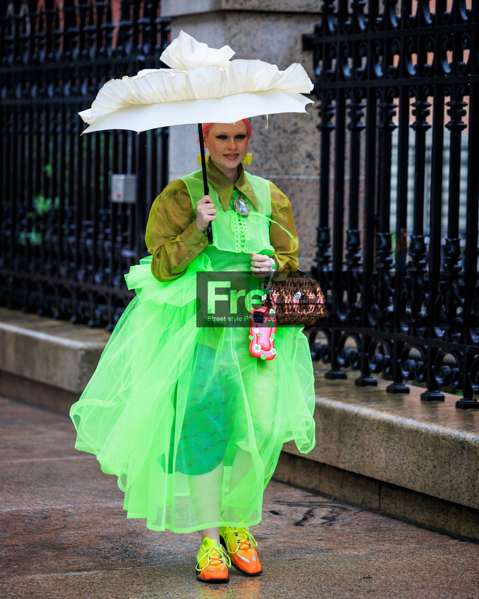 jonathan paciullo, FW, frenchystyle, fashion week, street style, vertical, detail, atmosphere details, NYFW, NEW YORK, SPRING SUMMER 2024, SS 24