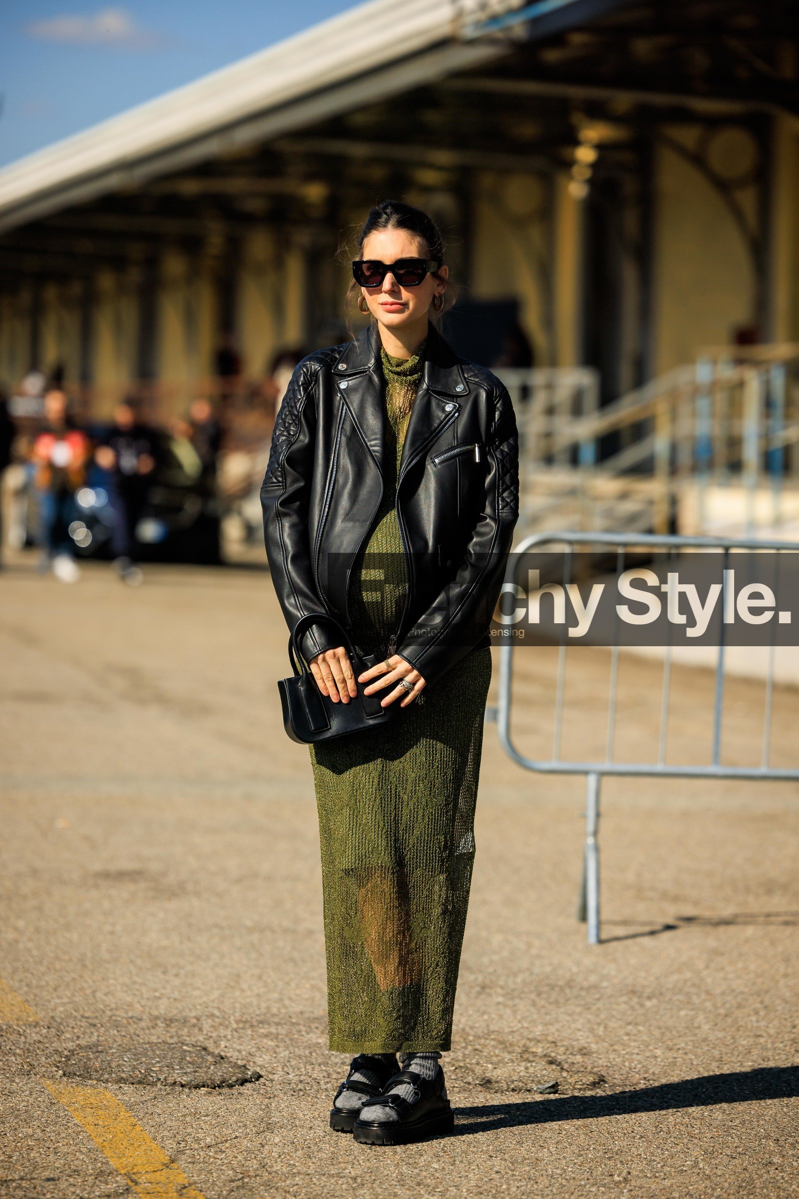 green knitted dress, long dress, biker jacket, black jacket, black sunglasses, black sandals, black handbag, diletta bonaiuti, fashion week, frenchystyle, FW, jonathan paciullo, street style, vertical, atmosphere details, detail