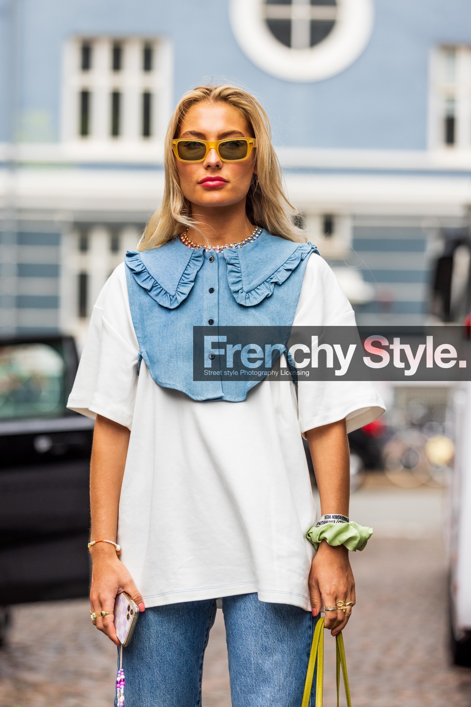 Maria Wos, blue collar, denim, denim collar, white t-shirt, oversize t-shirt, yellow sunglasses, golden ring, multi rings, square shape glasses, fashion week, frenchystyle, FW, jonathan paciullo, street style, SPRING SUMMER 2022, SS 22, COPENHAGEN, CPHFW, vertical, atmosphere details