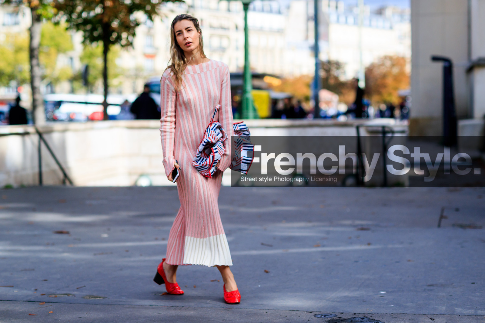 atmosphere details, fashion week, frenchystyle, full length, FW, graphic bag, graphic dress, horizontal, jonathan paciullo, knit dress, leather bag, PARIS, PFW, pink dress, printed bag, printed dress, SPRING SUMMER 2018, SS 18, street style, striped bag, striped dress, irina lakicevic
