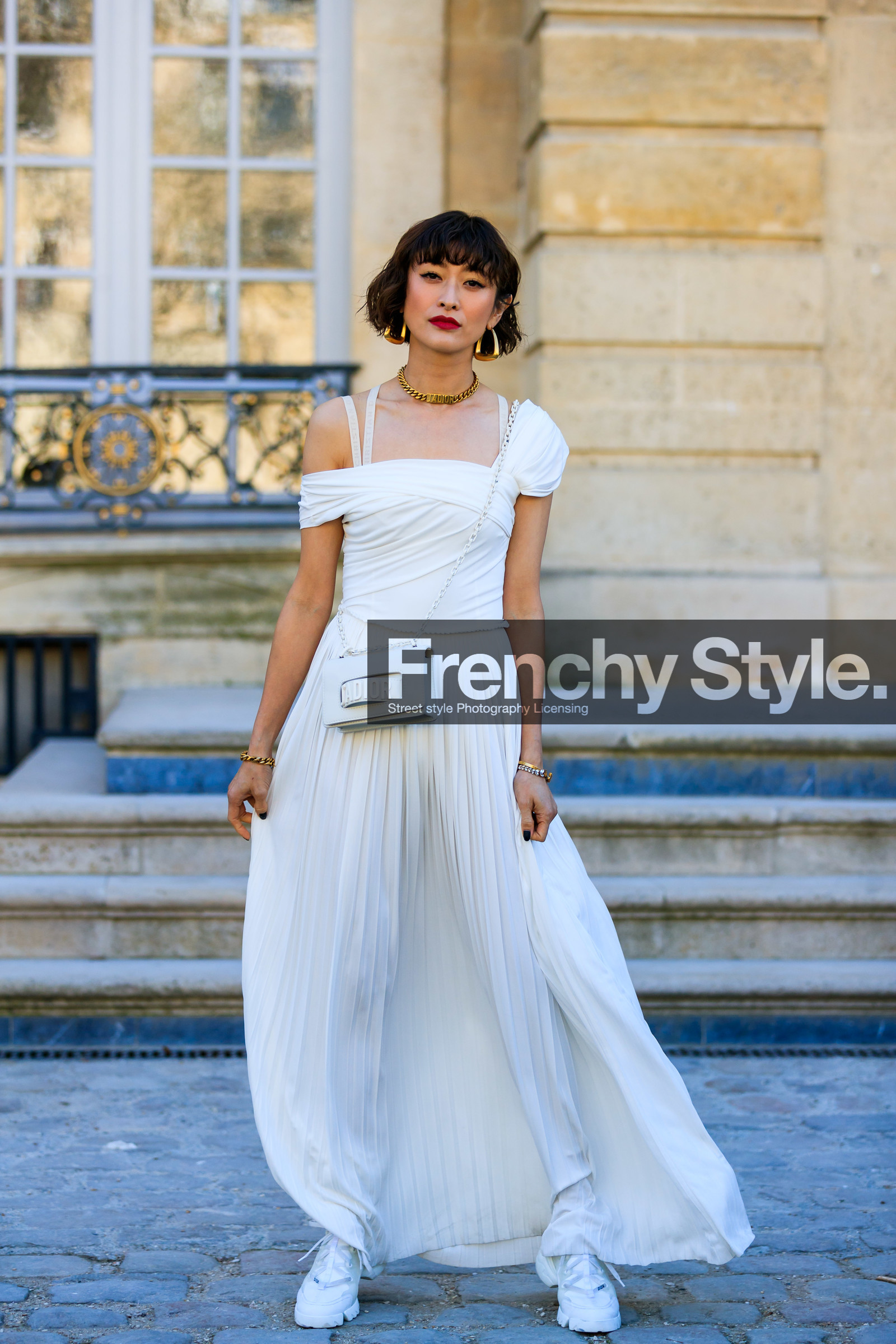 bracelet, christian dior, dark lips, earrings, leather bag, leather shoes, necklace, tone on tone, total look white, white bag, white dress, white shoes, fashion week, frenchystyle, FW, jonathan paciullo, street style, PFW, PARIS, AUTUMN WINTER 2019-2020, AW 19-20, FALL WINTER 2019-2020, FW 19-20, vertical, full length