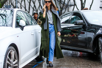 atmosphere details, AUTUMN WINTER 2016-2017, AW 16-17, black loafers, blue denim, bracelet, cartier, clou bracelet, denim pants, detail, FALL WINTER 2016-2017, fashion week, frenchystyle, FW, FW 16-17, golden jewelry, green bag, green coat, grey knit, grey sweater, grey t shirt, gucci, horizontal, iphone, jeans, jonathan paciullo, kaki bag, kaki coat, leather bag, leather clutch, leather shoes, LFW, loewe, LONDON, MENSWEAR, natasha goldenberg, over the shoulder, street style, sunglasses, tiffany, trousers, vêtements