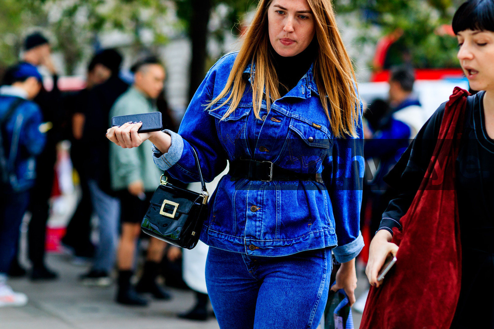 black bag, black belt, blue denim, denim jacket, denim pants, jeans, leather bag, leather belt, roger vivier, trousers, wrangler, fashion week, frenchystyle, FW, jonathan paciullo, street style, LFW, LONDON, SPRING SUMMER 2019, SS 19, atmosphere details, horizontal, detail