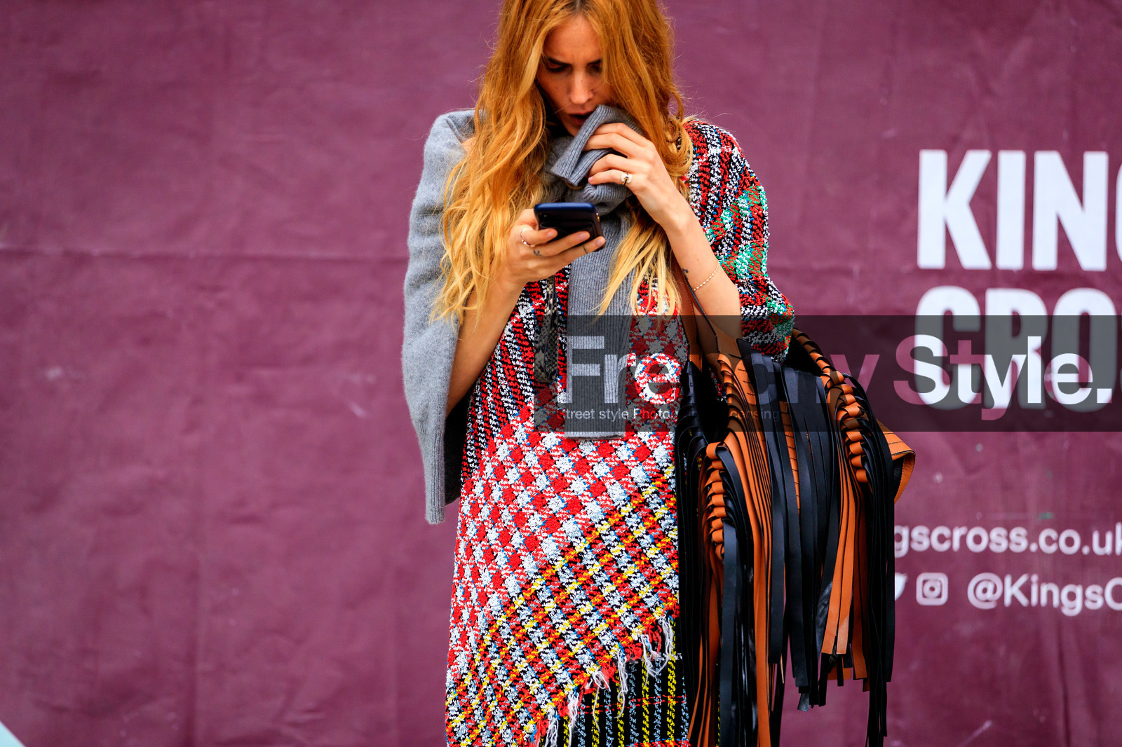 black bag, blanca miro scrimieri, camel bag, checked, fringes, graphic bag, graphic dress, knit dress, leather bag, plaid, printed bag, printed dress, red dress, street style, jonathan paciullo, FW, frenchystyle, fashion week, LFW, LONDON, AUTUMN WINTER 2019-2020, AW 19-20, FW 19-20, FALL WINTER 2019-2020, horizontal, atmosphere details, detail