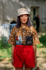 gucci hat, monogrammed hat, beige hat, aviator glasses, metalic frame sunglasses, camel shirt, brown shirt, polka dots shirt, short sleeves shirt, burberry shirt, zipped shirt, animal print shirt, red shorts, prada shorts, PARIS, PFW, SPRING SUMMER 2020, SS 20, fashion week, frenchystyle, FW, jonathan paciullo, street style, vertical, atmosphere details, detail