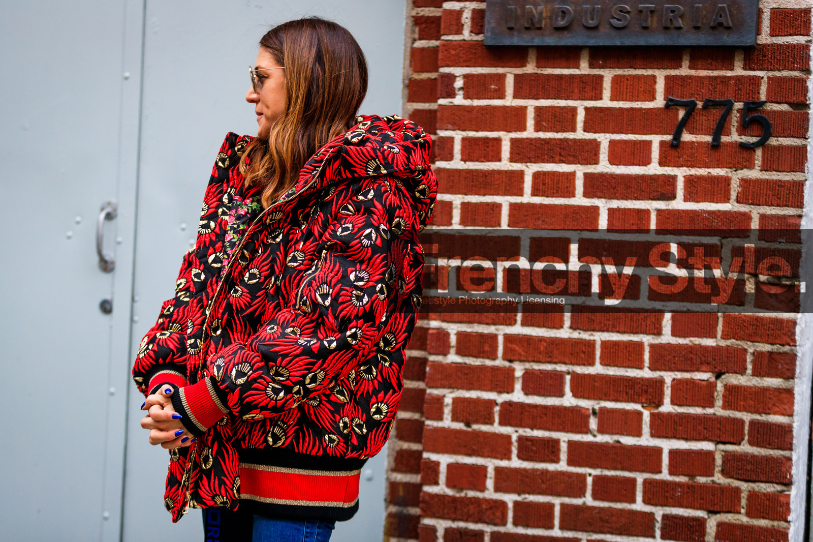 blue denim, denim pants, graphic jacket, jeans, printed jacket, red jacket, sunglasses, trousers, street style, jonathan paciullo, FW, frenchystyle, fashion week, NYFW, NEW YORK, AUTUMN WINTER 2018-2019, AW 18-19, FALL WINTER 2018-2019, FW 18-19, atmosphere details, horizontal, detail