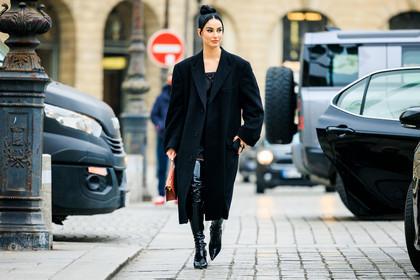 high bow tail, black look, total black look, black coat, mini dress, black dress, pattent boots, heeled boots, fashion week, frenchystyle, FW, jonathan paciullo, street style, PARIS, PFW, SPRING SUMMER 2022, SS 22, full length, fiona zanetti
