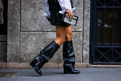 bag, black boots, black jacket, black skirt, boots, leather boots, leather skirt, louis vuitton bag, louis vuitton boots, mini skirt, Niki Wu Jie, pleated skirt, shirt, silver bag, white shirt, small bag, close up, detail, fashion week, frenchystyle, FW, jonathan paciullo, street style, SPRING SUMMER 2022, SS 22, MFW, MILAN, atmosphere details, horizontal