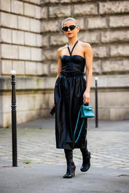 blue birkin bag, hermes bag, black sunglasses, black dress, leagther dress, silver loops, mini bag, mini hermes bag, black boots, heeled boots, caro daur, street style, jonathan paciullo, FW, frenchystyle, fashion week, AUTUMN WINTER 2022-2023, FALL WINTER 2022_2023, FW 22-23, PFW, PARIS, full length, vertical