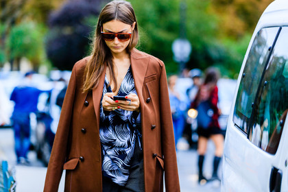 atmosphere details, brown coat, detail, fashion week, frenchystyle, FW, Giorgia Tordini, horizontal, jonathan paciullo, over the shoulder, PARIS, PFW, printed shirt, SPRING SUMMER 2017, SS 17, street style, sunglasses