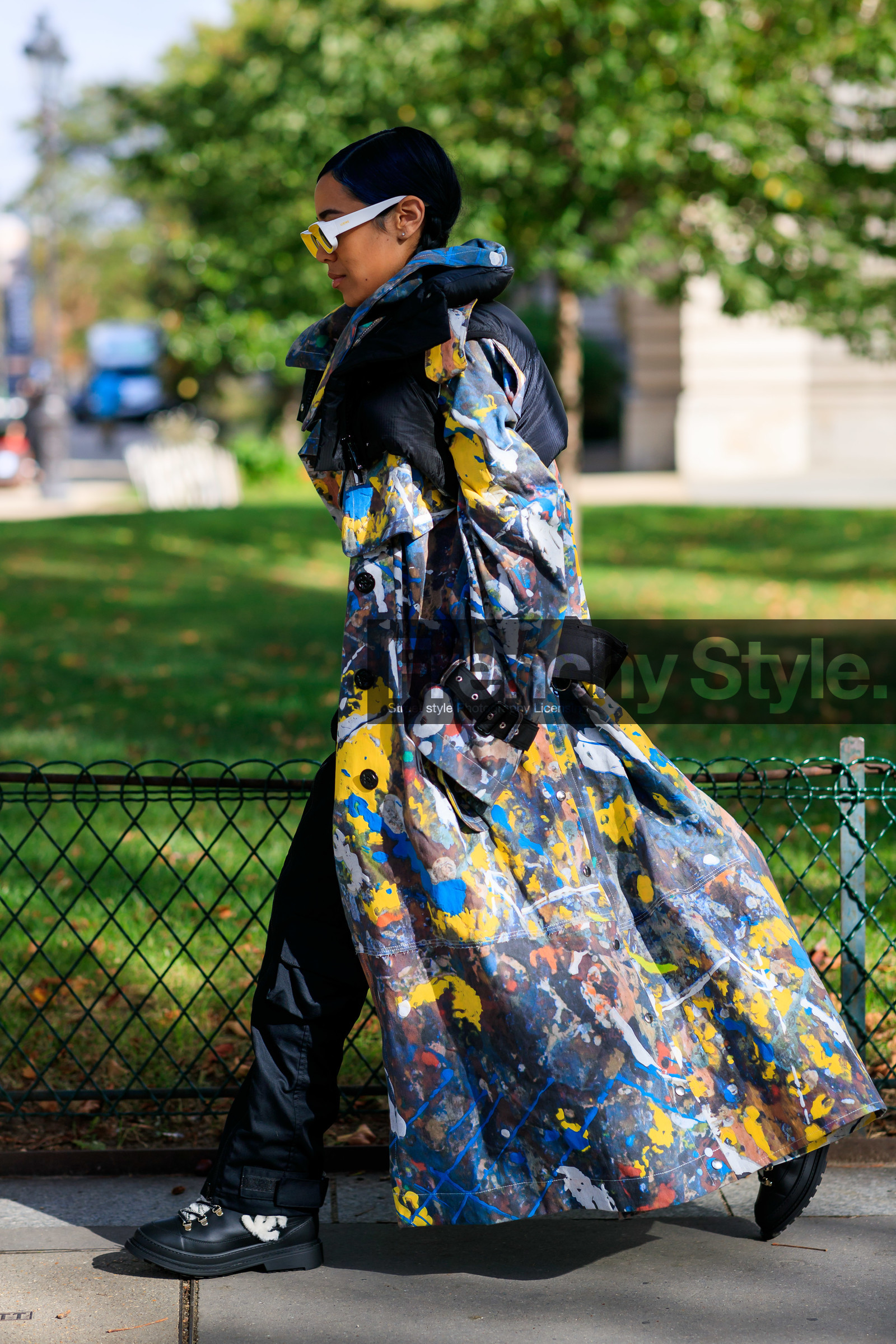 aleali may, long coat, long trench coat, painted jacket, painted trench coat, painted coat, blue trench coat, blue coat, yellow trench coat, yellow coat, black coat, black belt, belted coat, belted trench coat, black down jacket, chanel shoes, black leather boots, loewe sunglasses, white sunglasses, yellow sunglasses, square shape glasses, multicolor coat, multicolor jacket, multicolor trench coat, PARIS, PFW, SPRING SUMMER 2020, SS 20, fashion week, frenchystyle, FW, jonathan paciullo, street style, vertical, full length
