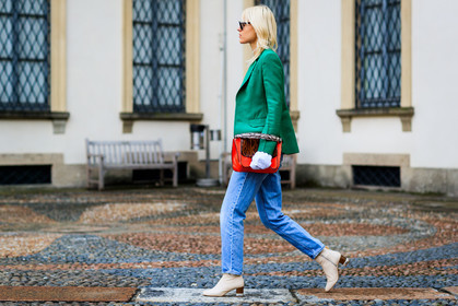 atmosphere details, AUTUMN WINTER 2017-2018, AW 17-18, blazer, blue denim, denim pants, FALL WINTER 2017-2018, fashion week, frenchystyle, full length, FW, FW 17-18, green jacket, horizontal, jeans, jonathan paciullo, leather bag, linda tol, MFW, MILAN, red bag, street style, sunglasses, trousers, white sweater