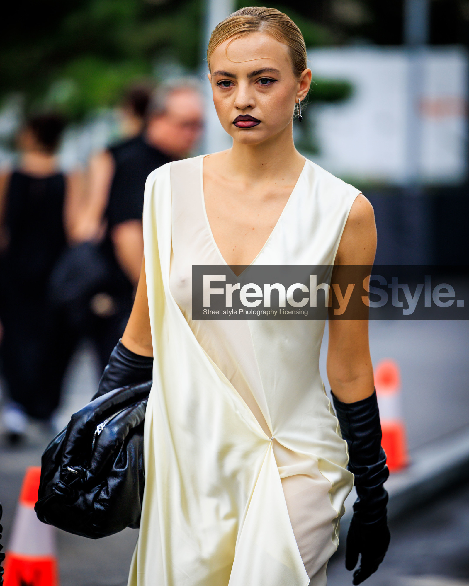 jonathan paciullo, FW, frenchystyle, fashion week, street style, vertical, detail, atmosphere details, NEW YORK, NYFW, SPRING SUMMER 2024, SS 24