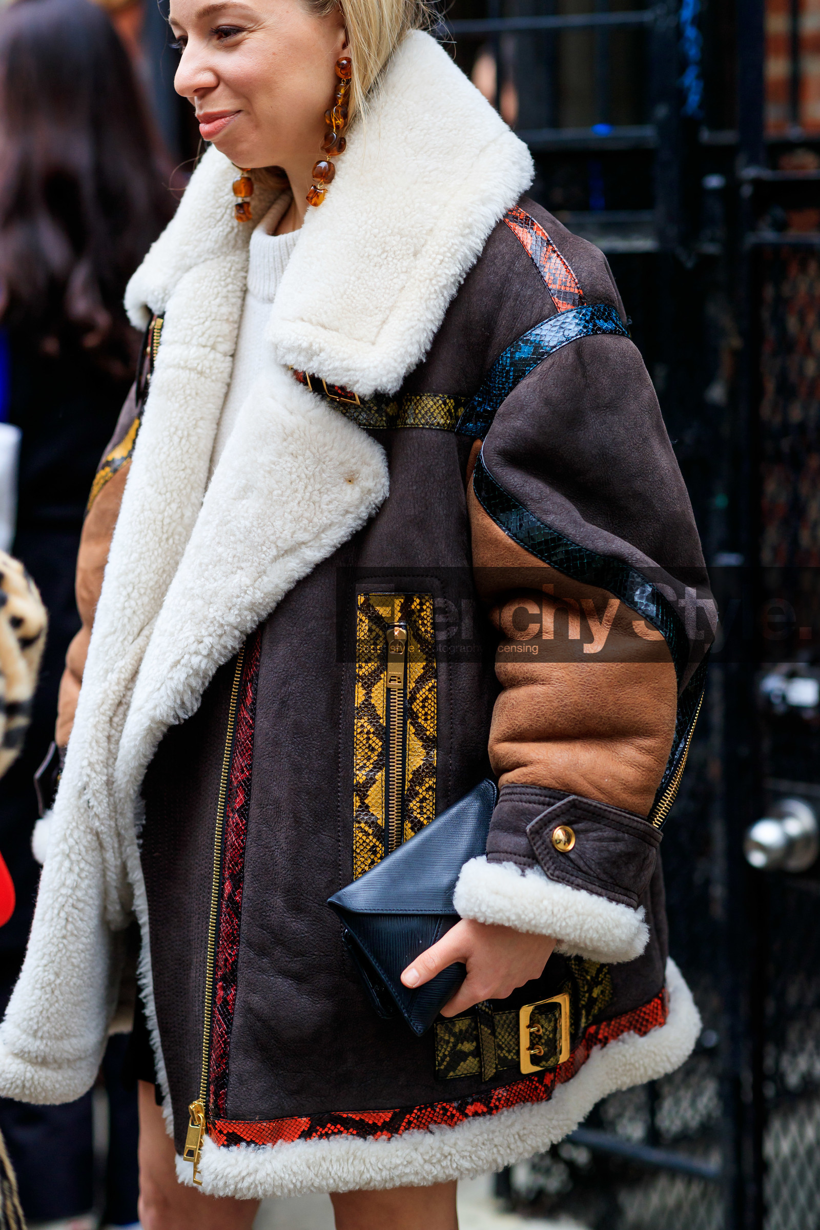 animal print, black bag, brown jacket, graphic jacket, leather bag, leather jacket, patchwork, printed jacket, shearling, snake print, frenchystyle, jonathan paciullo, street style, NYFW, NEW YORK, AUTUMN WINTER 2019-2020, AW 19-20, FALL WINTER 2019-2020, FW 19-20, fashion week, FW, vertical, atmosphere details, detail