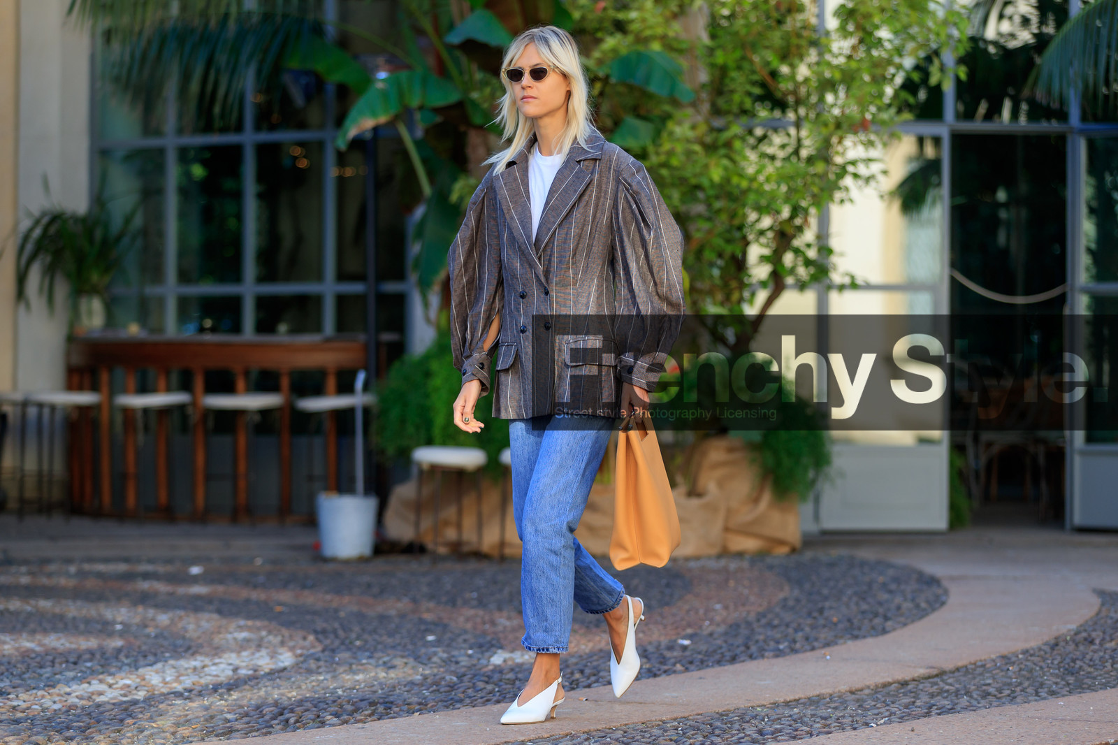 atmosphere details, blazer, blue denim, denim pants, fashion week, frenchystyle, full length, FW, graphic jacket, grey jacket, high heels, horizontal, jeans, jonathan paciullo, leather bag, leather shoes, linda tol, MFW, MILAN, printed jacket, SPRING SUMMER 2018, SS 18, street style, striped jacket, sunglasses, trousers, white shoes, white t shirt, yellow bag
