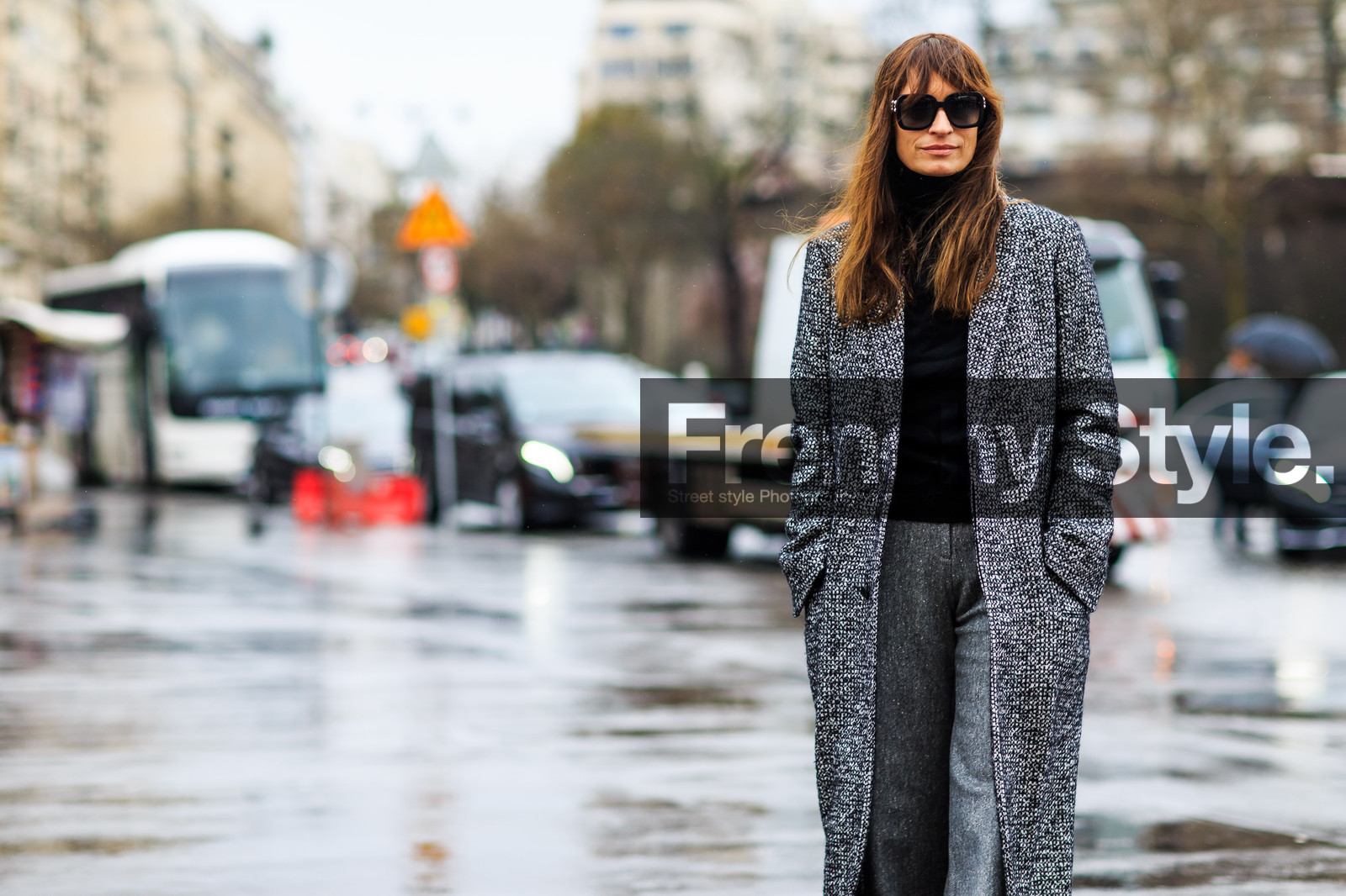 atmosphere details, AUTUMN WINTER 2016-2017, AW 16-17, black sweater, caroline de maigret, detail, FALL WINTER 2016-2017, fashion week, frenchystyle, FW, FW 16-17, grey coat, grey pants, horizontal, jonathan paciullo, PARIS, PFW, street style, sunglasses, trousers