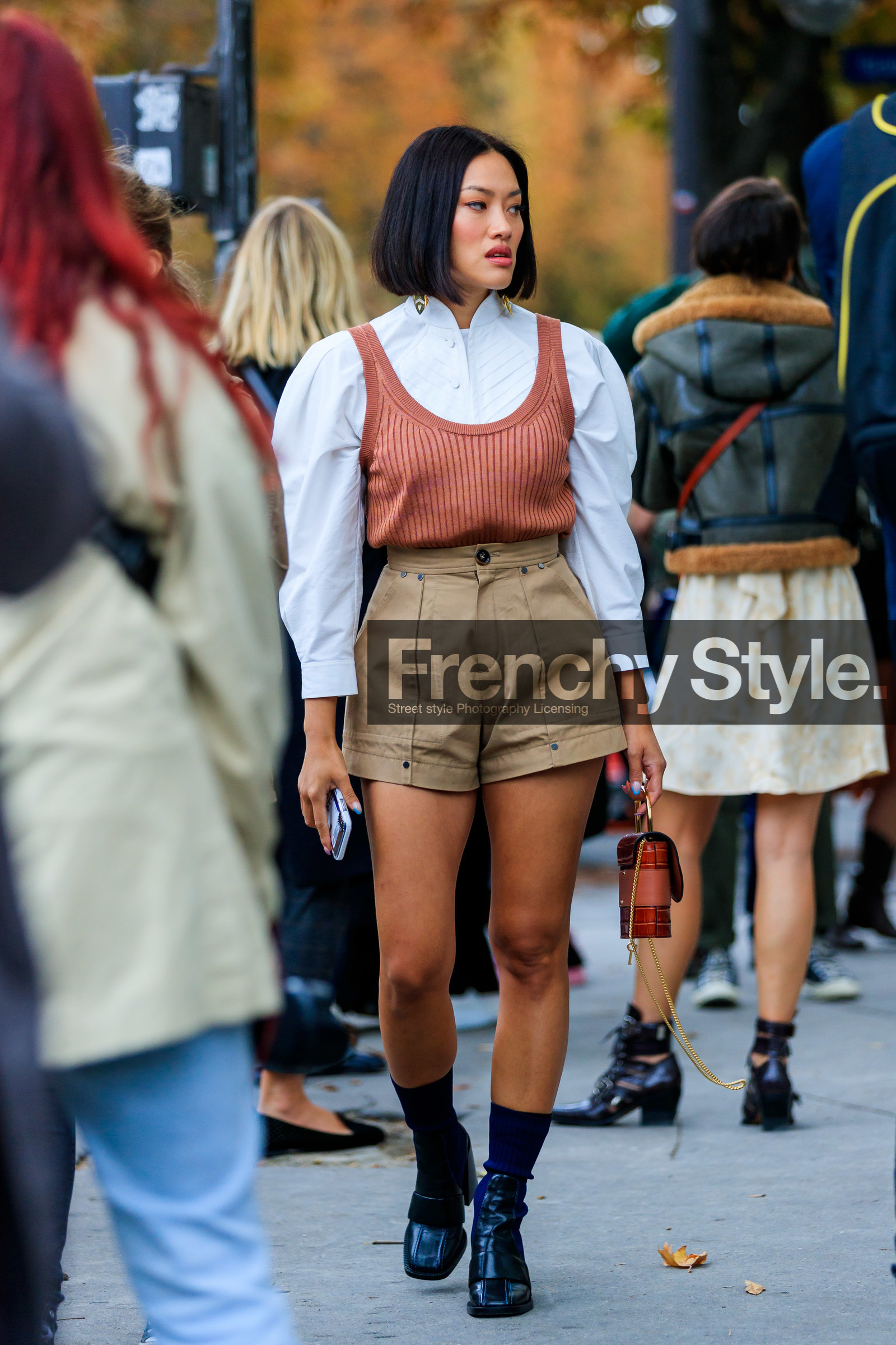 Tiffany Hsu, chloe bag, chloe pullover, chloe shirt, chloe shorts, chloe look, chloe shoes, white shirt, balloon sleeves, sleeveless pullover, brown pullover, beige shorts, brown leather bag, animal skin bag, hand bag, mini bag, golden strap bag, socks boots, navy blue leather boots, flat boots, low boots, fashion week, frenchystyle, FW, jonathan paciullo, street style, SPRING SUMMER 2020, SS 20, PFW, PARIS, vertical, full length
