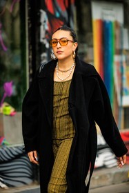 orange sunglasses, 80S sunglasses, pearl necklace, big golden loops, choker, black coat, black trench, knitted dress, long dress, details, striped dress, green dress, street style, jonathan paciullo, FW, frenchystyle, fashion week, AUTUMN WINTER 2022-2023, FALL WINTER 2022_2023, FW 22-23, PFW, PARIS, vertical, detail