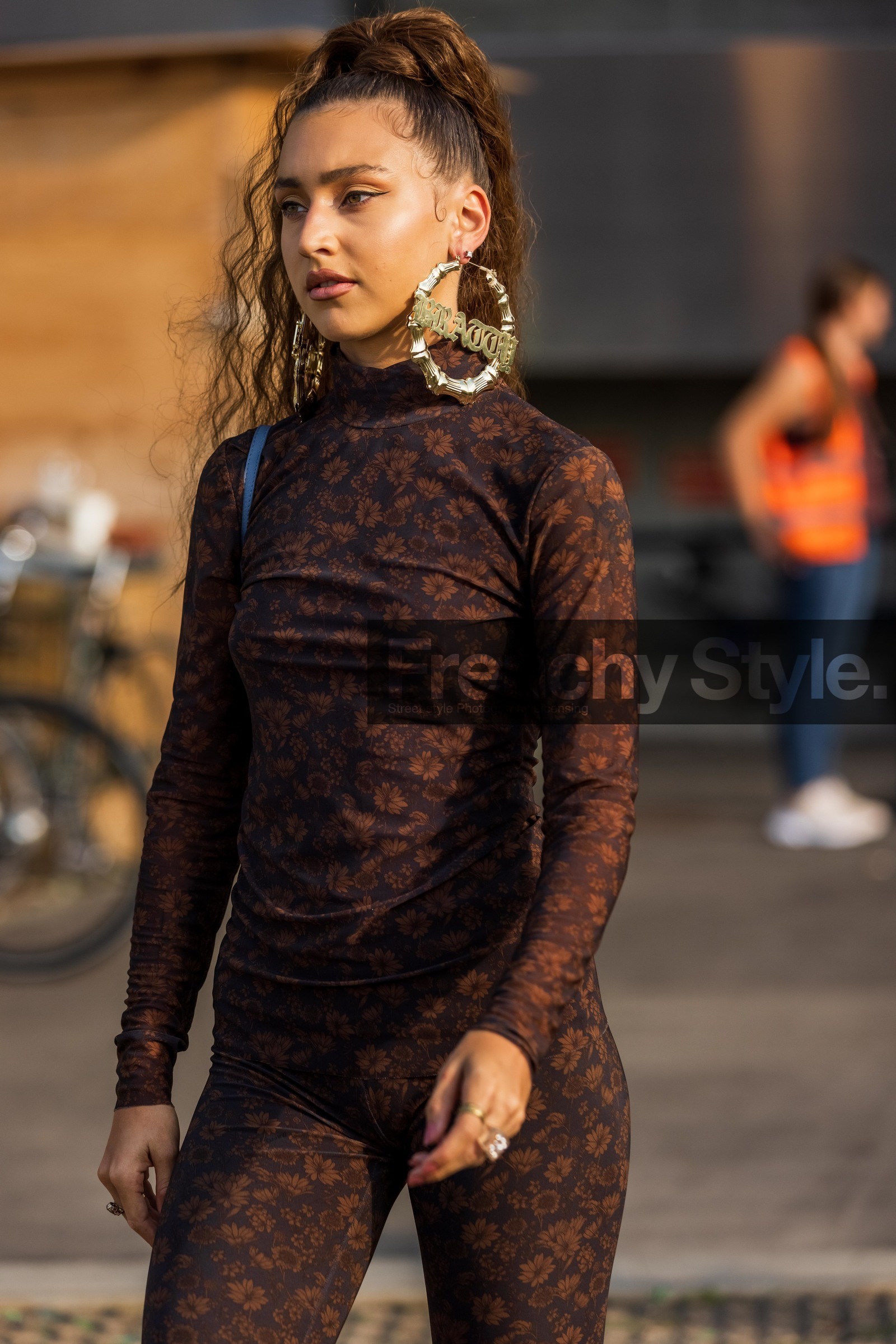 brown pants, brown top, brown turtleneck, earrings, floral print, flower, flower print, gold earrings, hair style, oversized earrings, print, printed turtleneck, statement earrings, tail, turtleneck, fashion week, frenchystyle, FW, jonathan paciullo, street style, CPHFW, COPENHAGEN, SS 22, SPRING SUMMER 2022, vertical, atmosphere details