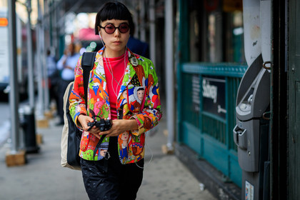 atmosphere details, blazer, camera, cartoon, detail, drawings, fashion week, frenchystyle, FW, graphic jacket, horizontal, jonathan paciullo, leather bag, multicolor jacket, NEW YORK, NYFW, printed jacket, red jacket, red t shirt, SPRING SUMMER 2018, SS 18, street style, sunglasses