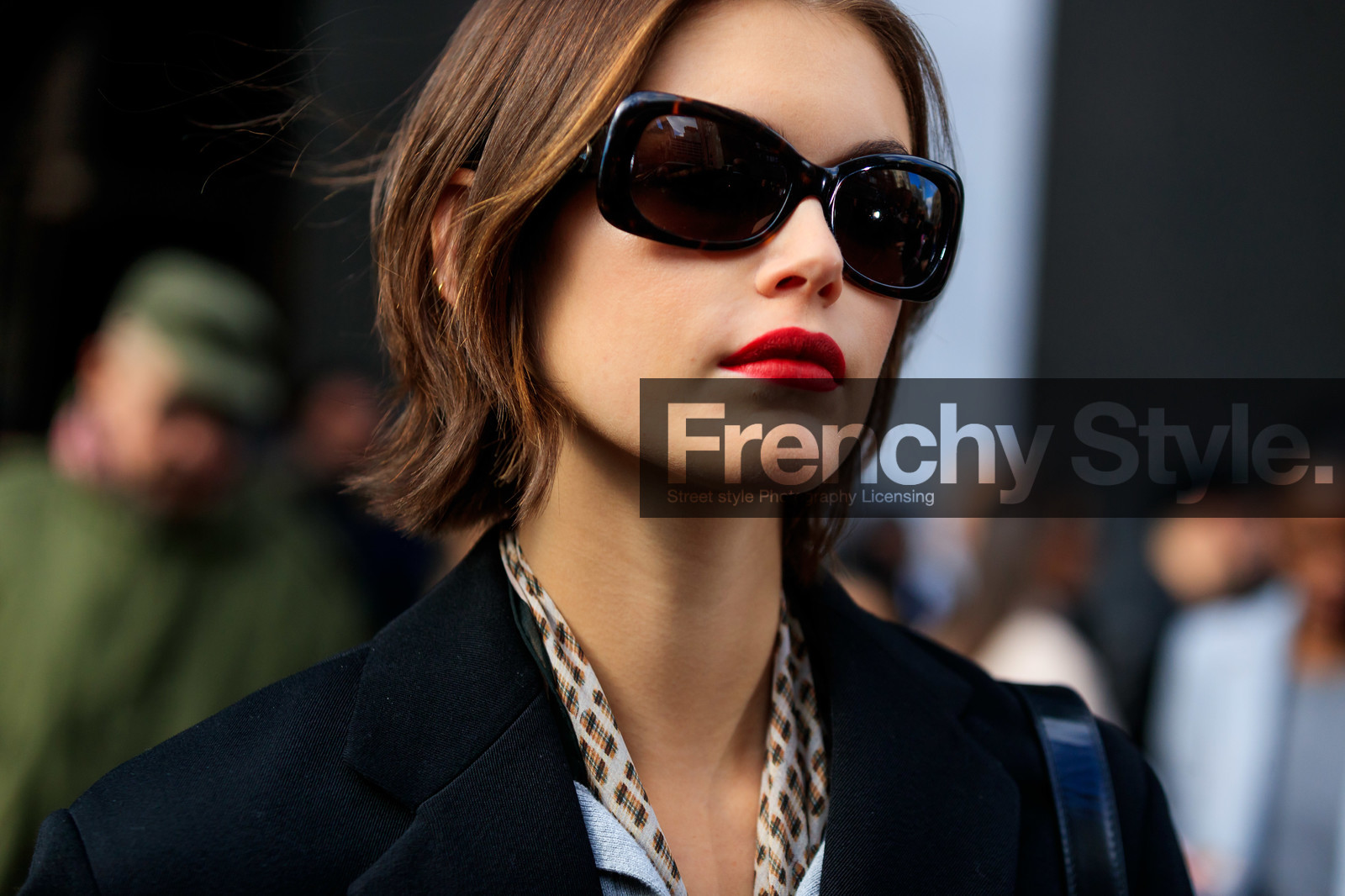 model, red lipstick, square shape glasses, close up detail, nude make up, make up, make up details, kaia gerber, fashion week, frenchystyle, FW, jonathan paciullo, street style, FALL WINTER 2020-2021, AUTUMN WINTER 2020-2021, FW 20-21, horizontal, atmosphere details, detail, NYFW, NEW YORK