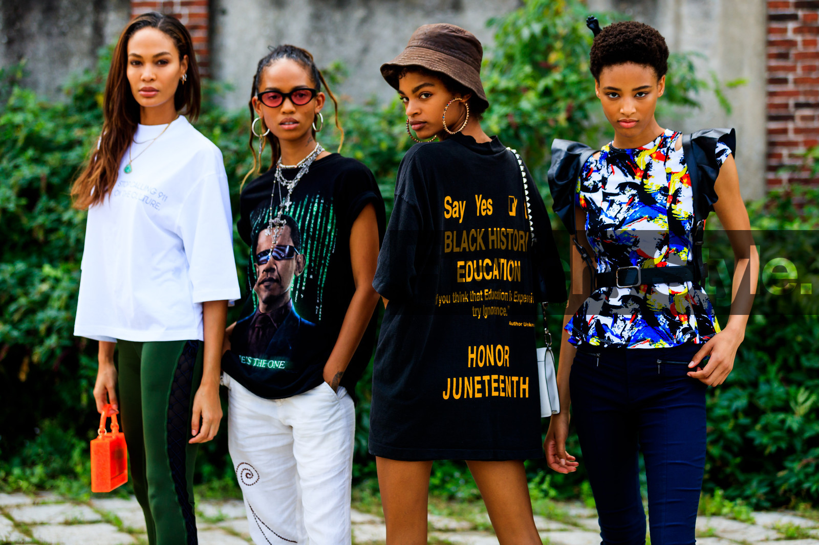 adesuwa, adesuwa aighewi, black t shirt, blue top, brown hat, graphic top, green pants, joan smalls, leather bag, model, navy pants, necklace, orange bag, printed t shirt, printed top, ruffles, short hair, sunglasses, t shirt dress, trousers, white bag, white pants, white shirt, street style, jonathan paciullo, FW, frenchystyle, fashion week, MFW, MILAN, SPRING SUMMER 2019, SS 19, atmosphere details, horizontal, detail