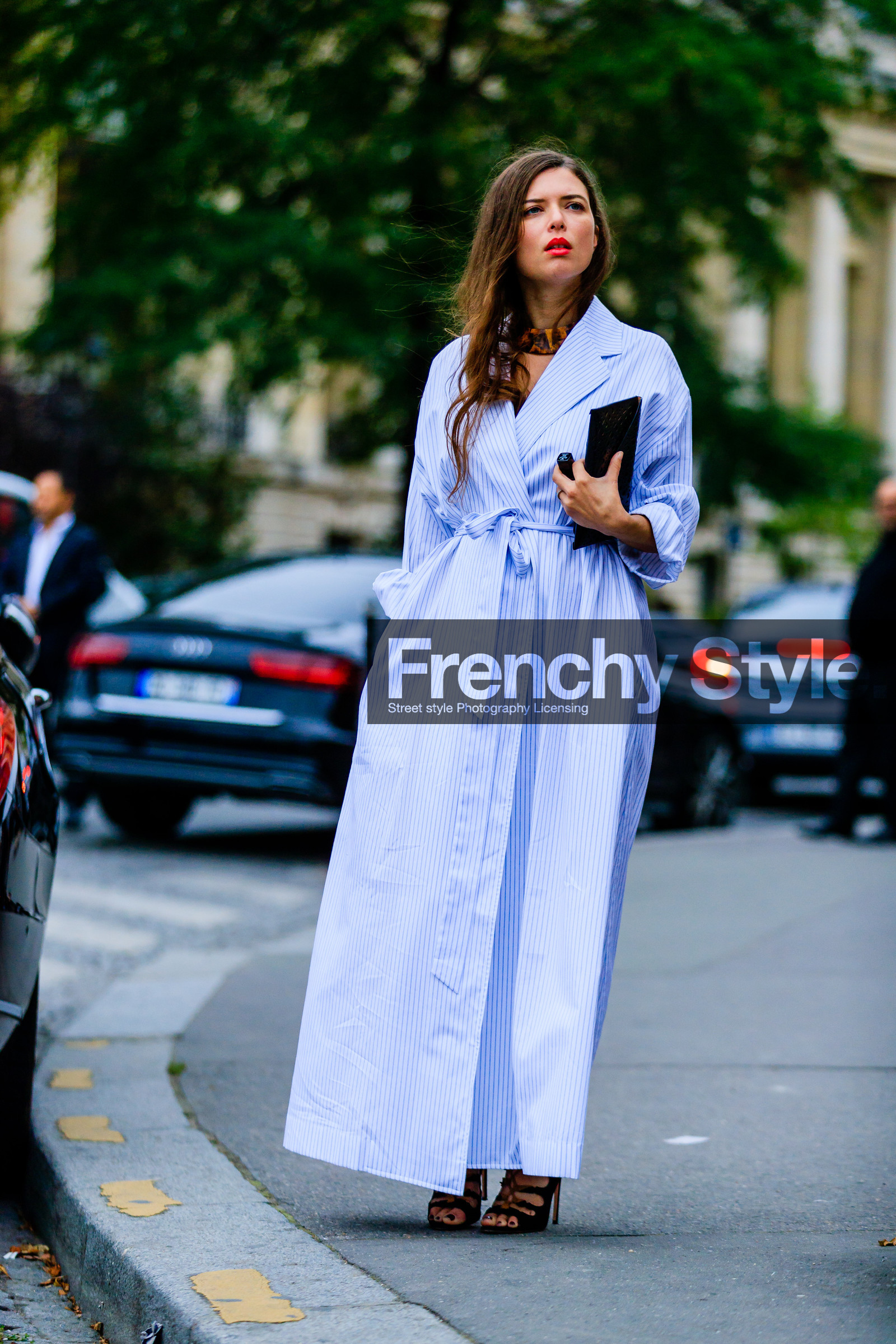 fashion week, frenchystyle, full length, FW, high heels, jonathan paciullo, leather bag, leather shoes, PARIS, PFW, red lips, robe, shirt dress, SPRING SUMMER 2017, SS 17, street style, striped dress, vertical, white dress