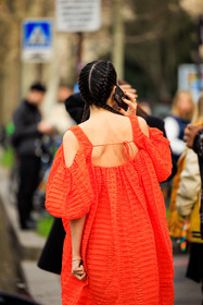 back detail, globe sleeves, orange dress, piggy tails, oversized dress, street style, jonathan paciullo, FW, frenchystyle, fashion week, AUTUMN WINTER 2022-2023, FALL WINTER 2022_2023, FW 22-23, PFW, PARIS, vertical, detail