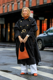 black trench coat, belted trench coat, golden button, golden buckle belt, big buckle belt, oversize trench coat, camel cardigan, high collar, camel leather bag, geometric shape bag, hand bag, white jeans, flare jeans, camel leather boots, fashion week, frenchystyle, FW, jonathan paciullo, street style, AUTUMN WINTER 2020-2021, FALL WINTER 2020-2021, FW 20-21, vertical, full length, NYFW, NEW YORK