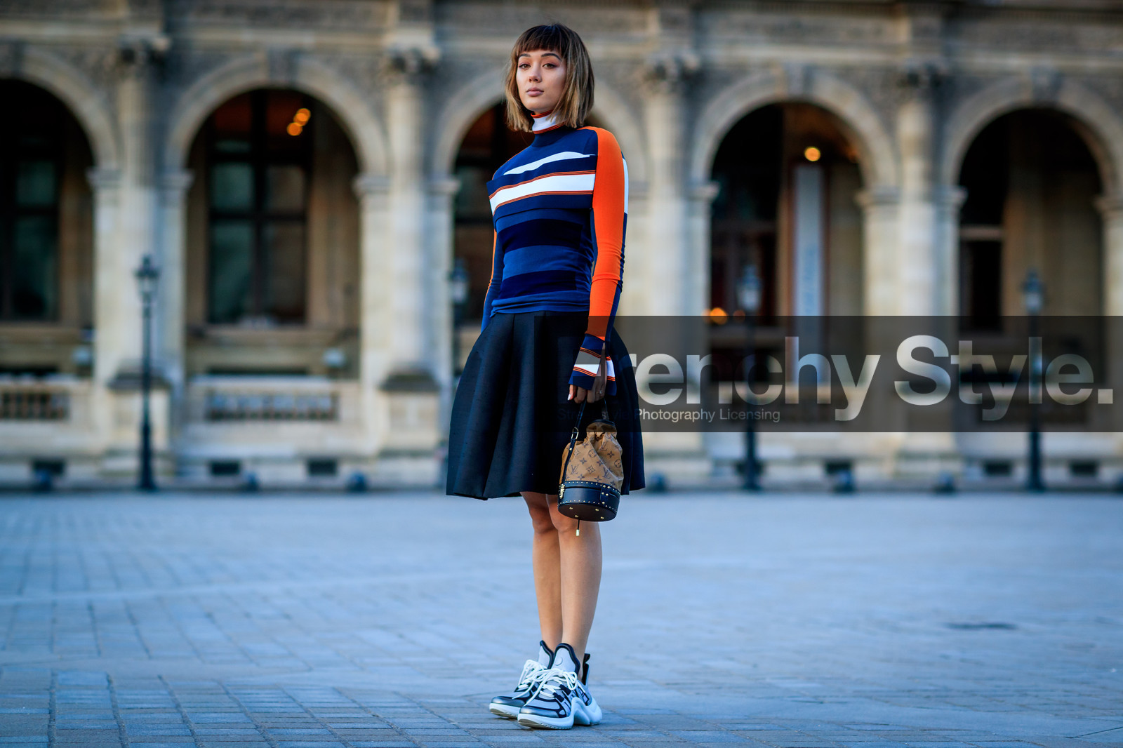 black skirt, brown bag, graphic bag, graphic top, leather bag, leather shoes, louis vuitton, monogram, printed bag, printed top, striped top, white sneakers, street style, jonathan paciullo, FW, frenchystyle, fashion week, PFW, PARIS, AUTUMN WINTER 2018-2019, FALL WINTER 2018-2019, FW 18-19, horizontal, atmosphere details, full length, irene kim, kim jones