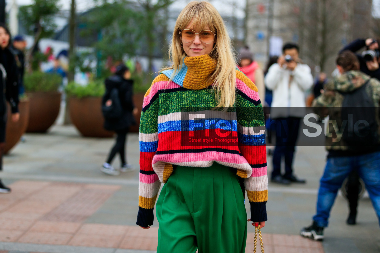 graphic sweater, green pants, jeanette madsen, multicolor sweater, printed scarf, printed sweater, striped sweater, sunglasses, trousers, street style, jonathan paciullo, FW, frenchystyle, fashion week, LFW, LONDON, AUTUMN WINTER 2019-2020, AW 19-20, FW 19-20, FALL WINTER 2019-2020, horizontal, atmosphere details, detail