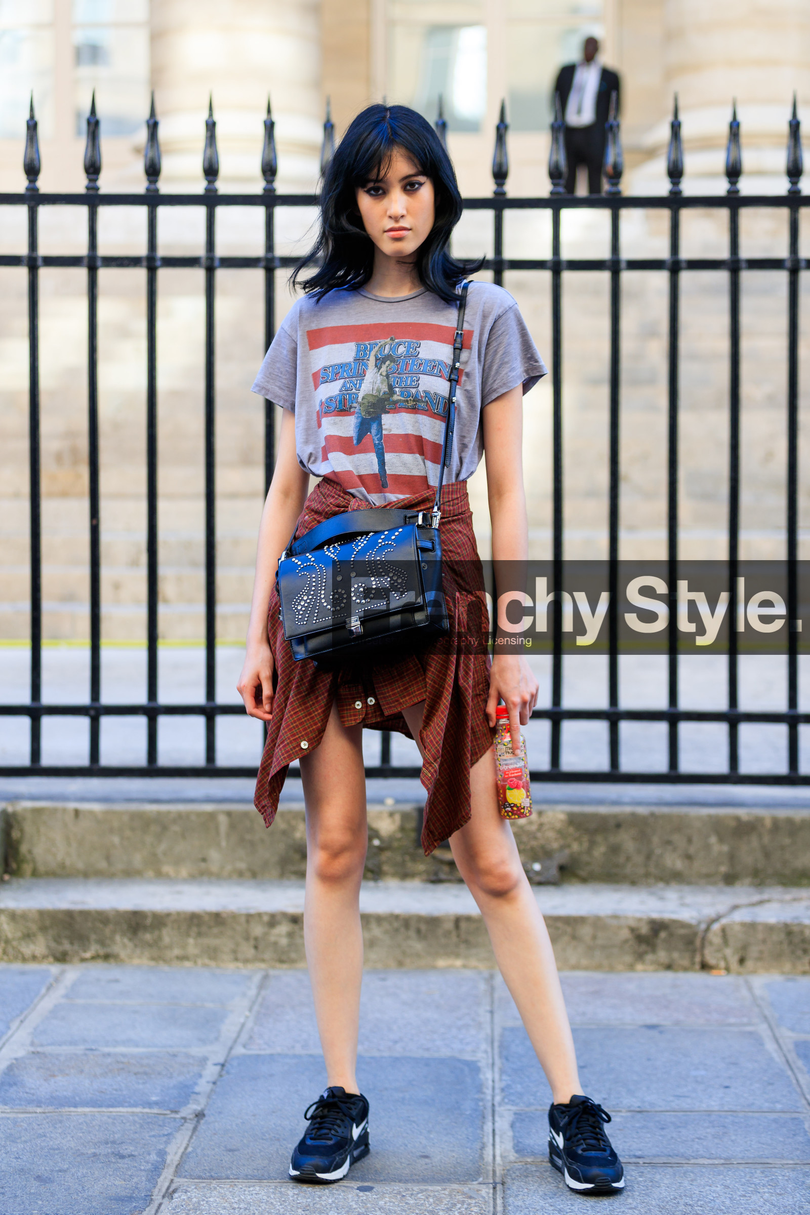 american, black bag, black shoes, black sneakers, grey t shirt, leather bag, leather shoes, nike, printed t shirt, red skirt, studs, tied up shirt, PFW, fashion week, frenchystyle, FW, jonathan paciullo, street style, PARIS, vertical, full length, model, AUTUMN WINTER 2018-2019, FALL WINTER 2018-2019, FW 18-19