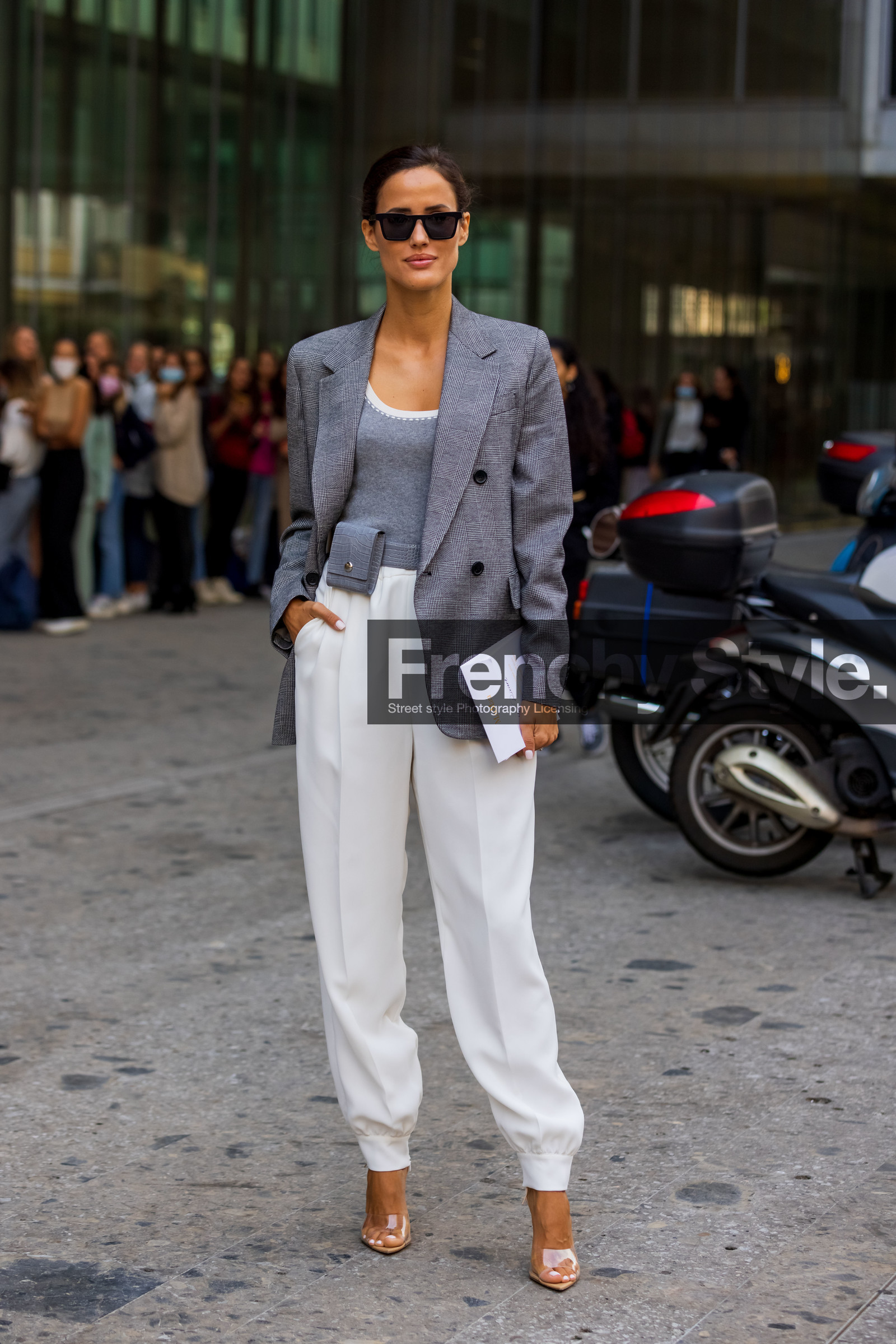Alexandra Riviere, belt bag, blazer, croco belt, grey belt, grey blazer, grey top, sunglasses, tartan blazer, white pants, transparent sandals, fluid pants, fashion week, frenchystyle, FW, jonathan paciullo, street style, MFW, MILAN, SPRING SUMMER 2022, SS 22, vertical, full length
