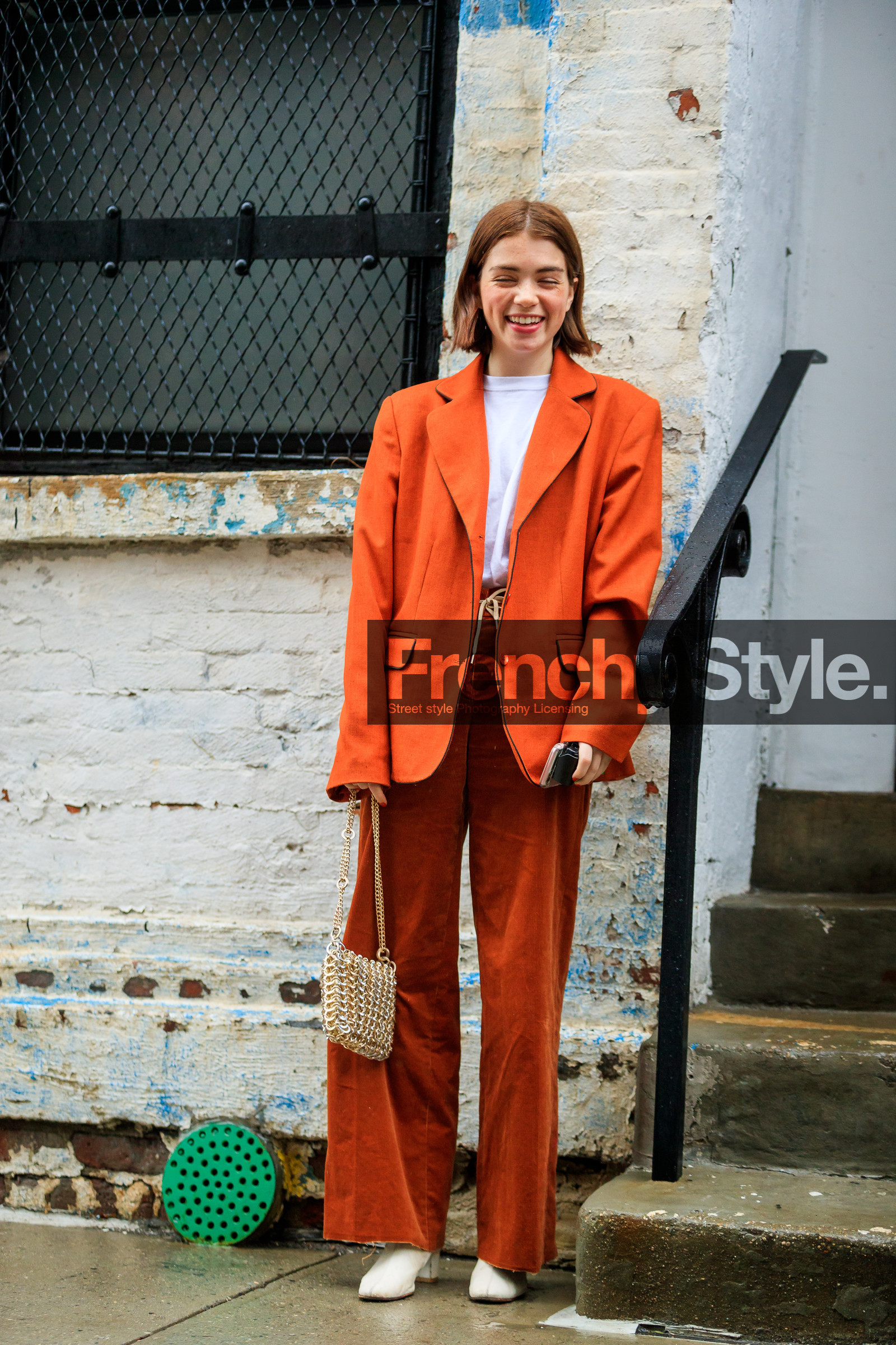 corduroy, golden bag, high heels, leather bag, leather shoes, metallic bag, orange jacket, orange pants, paco rabanne, trousers, white boots, white t-shirt, street style, jonathan paciullo, FW, frenchystyle, fashion week, NYFW, NEW YORK, AUTUMN WINTER 2018-2019, AW 18-19, FALL WINTER 2018-2019, FW 18-19, vertical, full length, molly and reese blustein