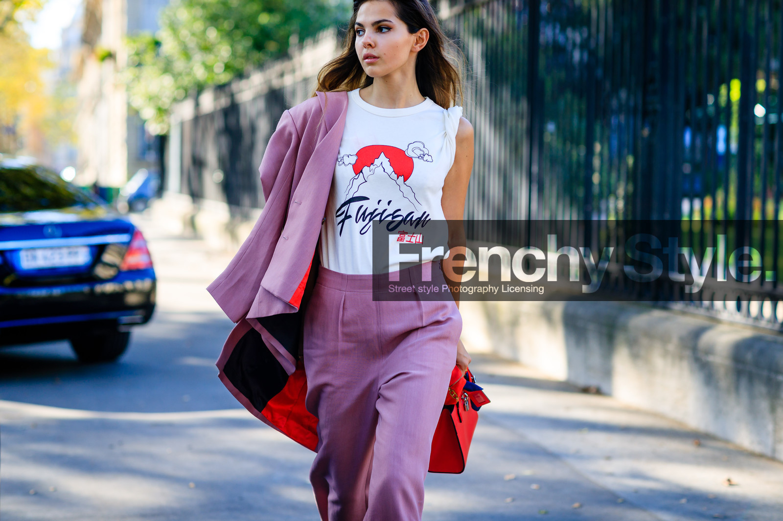 atmosphere details, blazer, detail, Doina Ciobanu, fashion week, frenchystyle, FW, horizontal, jonathan paciullo, leather bag, off the shoulder, PARIS, PFW, pink jacket, pink pants, printed t shirt, red bag, SPRING SUMMER 2017, SS 17, street style, trousers, white t shirt