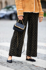 monica ainley, fur coat, suede coat, camel coat, camel suede coat, black pants, checked pants, studs pants, strassed pants, black leather bag, hand bag, quilted bag, chanel bag, chanel coat, chanel pants, chanel shoes, sling back shoes, black shoes, flat shoes, flat sandals, flare pants, lurex pants, PARIS, PFW, fashion week, frenchystyle, FW, jonathan paciullo, street style, SPRING SUMMER 2021, SS 21, vertical, atmosphere details, detail