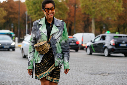 tamu mcpherson, tie and dye jacket, leather jacket, grey leather jacket, green leather jacket, black skirt, wrap skirt, knit skirt, knitwear, golden skirt, beige leather bag, crossbody bag, animal skin bag, geometric shape glasses, scale sunglasses, smoked sunglasses, mini skirt, black shirt, PARIS, PFW, SPRING SUMMER 2020, SS 20, fashion week, frenchystyle, FW, jonathan paciullo, street style, horizontal, atmosphere details, detail