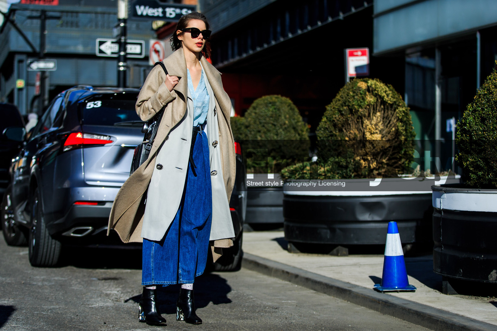 acne studios, atmosphere details, AUTUMN WINTER 2016-2017, AW 16-17, beige coat, black bag, black belt, black boots, blue denim, céline, denim pants, fashion week, frenchystyle, full length, FW, FW 16-17, high heels, horizontal, jeans, jonathan paciullo, leather bag, leather boots, NEW YORK, NYFW, street style, sunglasses, trench coat, trousers, wide pants, woman
