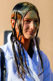 model, glitter face, glitter hair, make up, make up details, hair details, close up detail, strassed make up, fashion week, frenchystyle, FW, jonathan paciullo, street style, MFW, MILAN, AUTUMN WINTER 2020-2021, FALL WINTER 2020-2021, FW 20-21, vertical, atmosphere details, detail, portrait