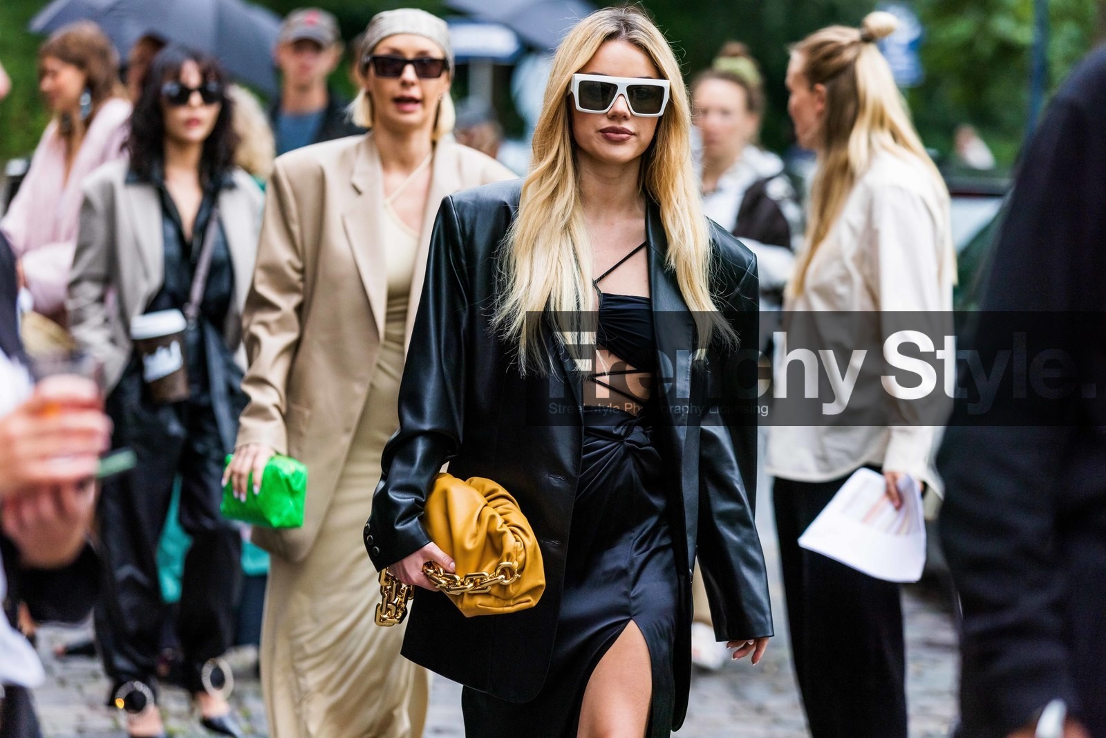 Karolina Wojcik, black total look, black top, black skirt, black leather jacket, strapless top, split skirt, satin skirt, satin top, cropped top, white sunglasses, square shape glasses, yellow leather bag, golden chain strap bag, bottega veneta bag, fashion week, frenchystyle, FW, jonathan paciullo, street style, SPRING SUMMER 2022, SS 22, COPENHAGEN, CPHFW, atmosphere details, horizontal
