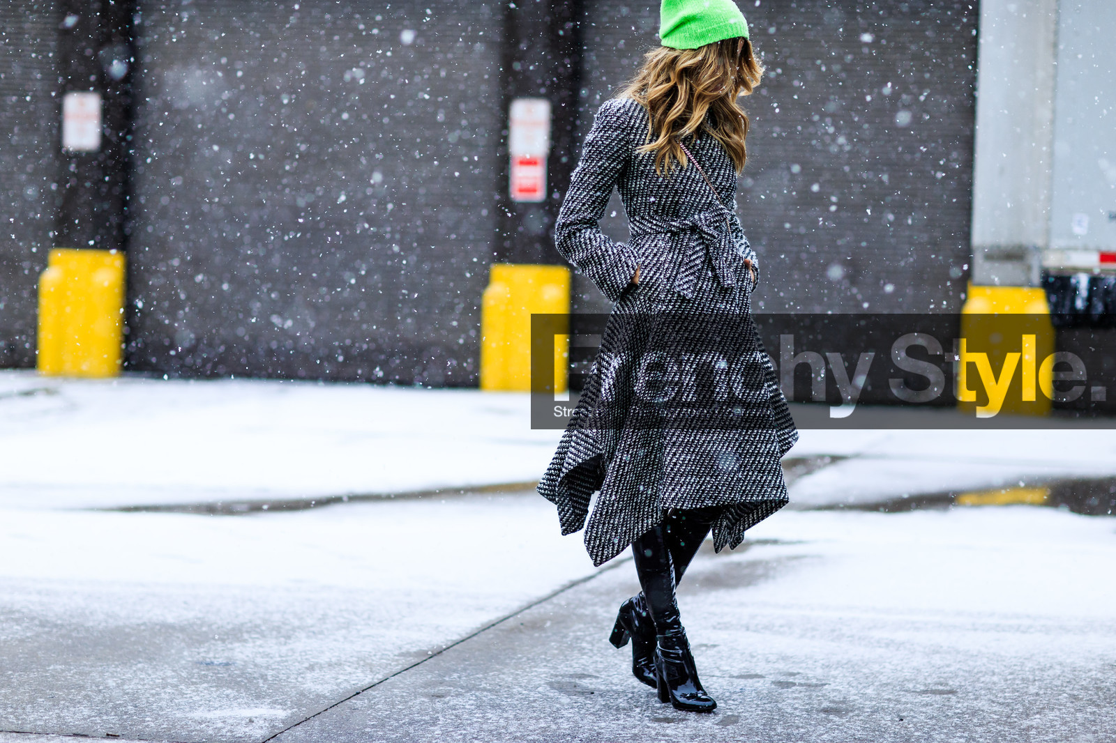 atmosphere details, AUTUMN WINTER 2016-2017, AW 16-17, belted coat, black and white, black boots, detail, fashion week, fluo, frenchystyle, FW, FW 16-17, green, green beanie, high boots, high heels, horizontal, jonathan paciullo, leather shoes, NEW YORK, NYFW, street style, tweed coat, varnished leather shoes, woman