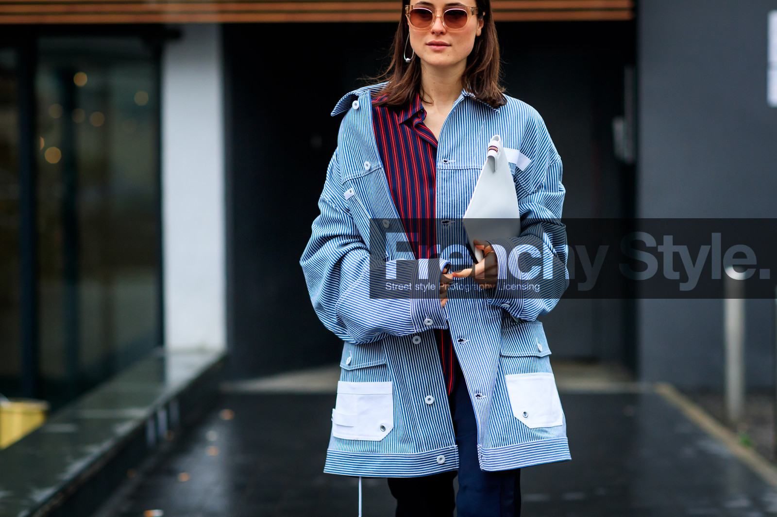 atmosphere details, AUTUMN WINTER 2017-2018, AW 17-18, blue jacket, detail, earrings, FALL WINTER 2017-2018, fashion week, frenchystyle, FW, FW 17-18, horizontal, jonathan paciullo, lena lademann, MFW, MILAN, navy pants, printed jacket, printed shirt, red shirt, street style, striped jacket, striped shirt, stripes, sunglasses, trousers, white clutch