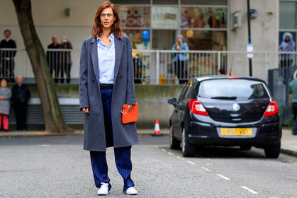 atmosphere details, aymeline valade, blue pants, blue shirt, fashion week, frenchystyle, full length, FW, graphic pants, graphic shirt, grey coat, horizontal, jonathan paciullo, jw anderson, leather bag, leather shoes, LFW, LONDON, model, printed pants, printed shirt, red clutch, SPRING SUMMER 2018, SS 18, street style, striped pants, striped shirt, trousers, white sneakers