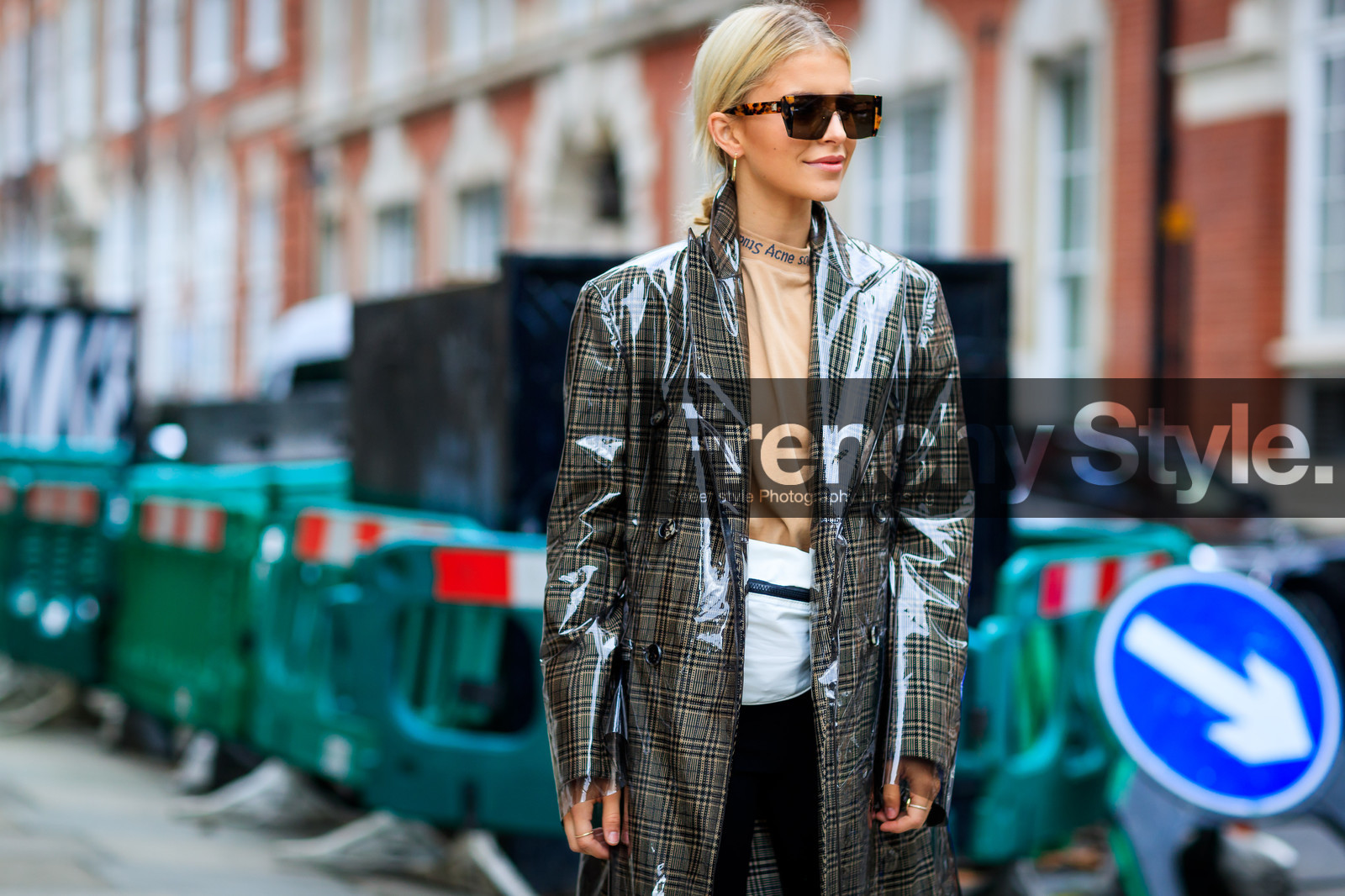 acne studios, atmosphere details, beige top, black pants, caro daur, checked jacket, céline, detail, fanny pack, fashion week, frenchystyle, FW, graphic jacket, horizontal, jonathan paciullo, leather bag, LFW, LONDON, plaid, printed jacket, raincoat, SPRING SUMMER 2018, SS 18, stir pants, street style, tartan, trousers, white bag