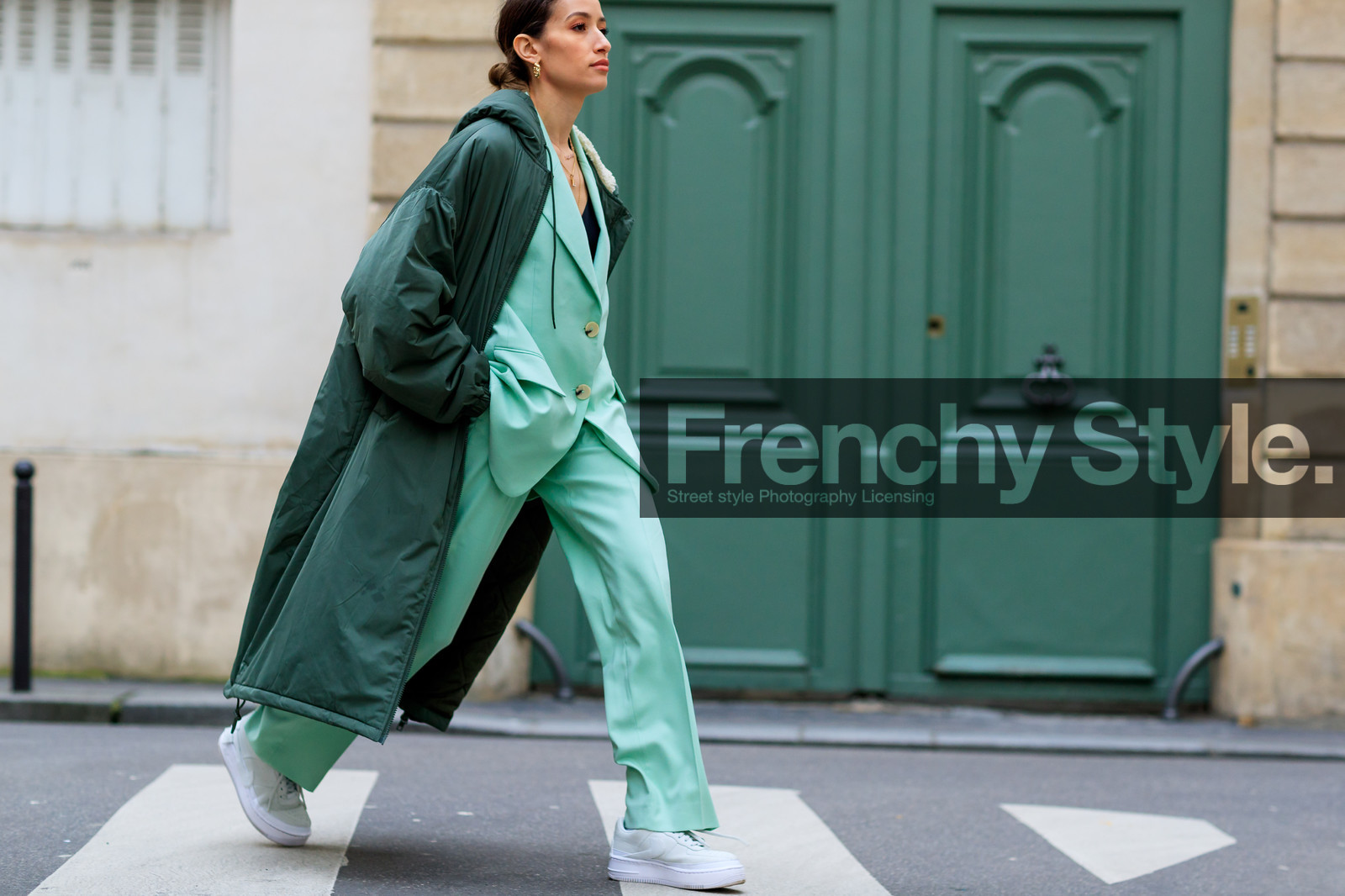 green coat, green jacket, green pants, green suit, leather shoes, trousers, white sneakers, street style, jonathan paciullo, FW, frenchystyle, fashion week, PFW, PARIS, AUTUMN WINTER 2018-2019, FALL WINTER 2018-2019, FW 18-19, horizontal, atmosphere details