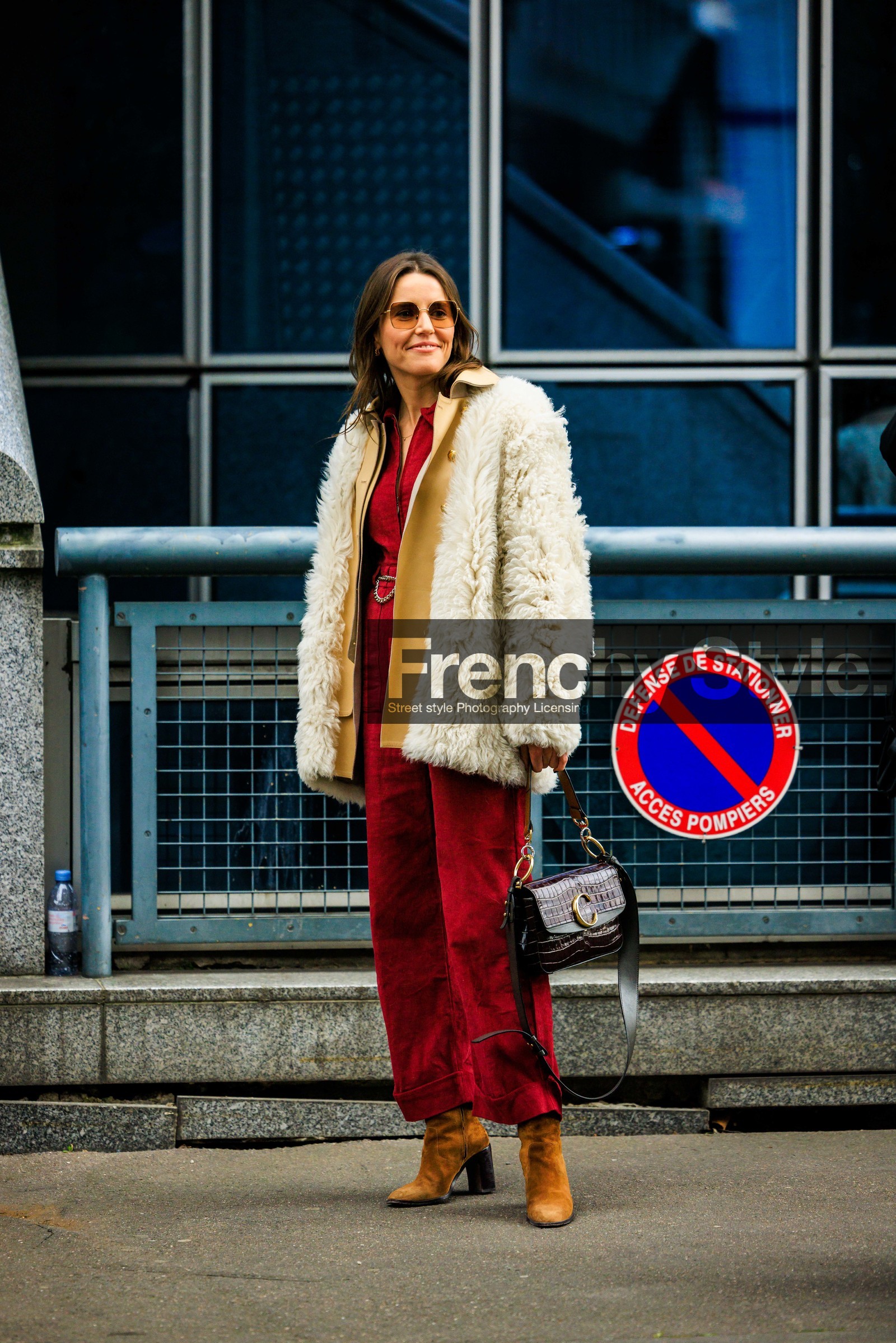 furry jacket, red jumpsuit, 80s look, 80s sunglasses, dark sunglasses, chloe handbag, croco handbag, brown boots, heeled boots, street style, jonathan paciullo, FW, frenchystyle, fashion week, AUTUMN WINTER 2022-2023, FALL WINTER 2022_2023, FW 22-23, PFW, PARIS, full length, vertical