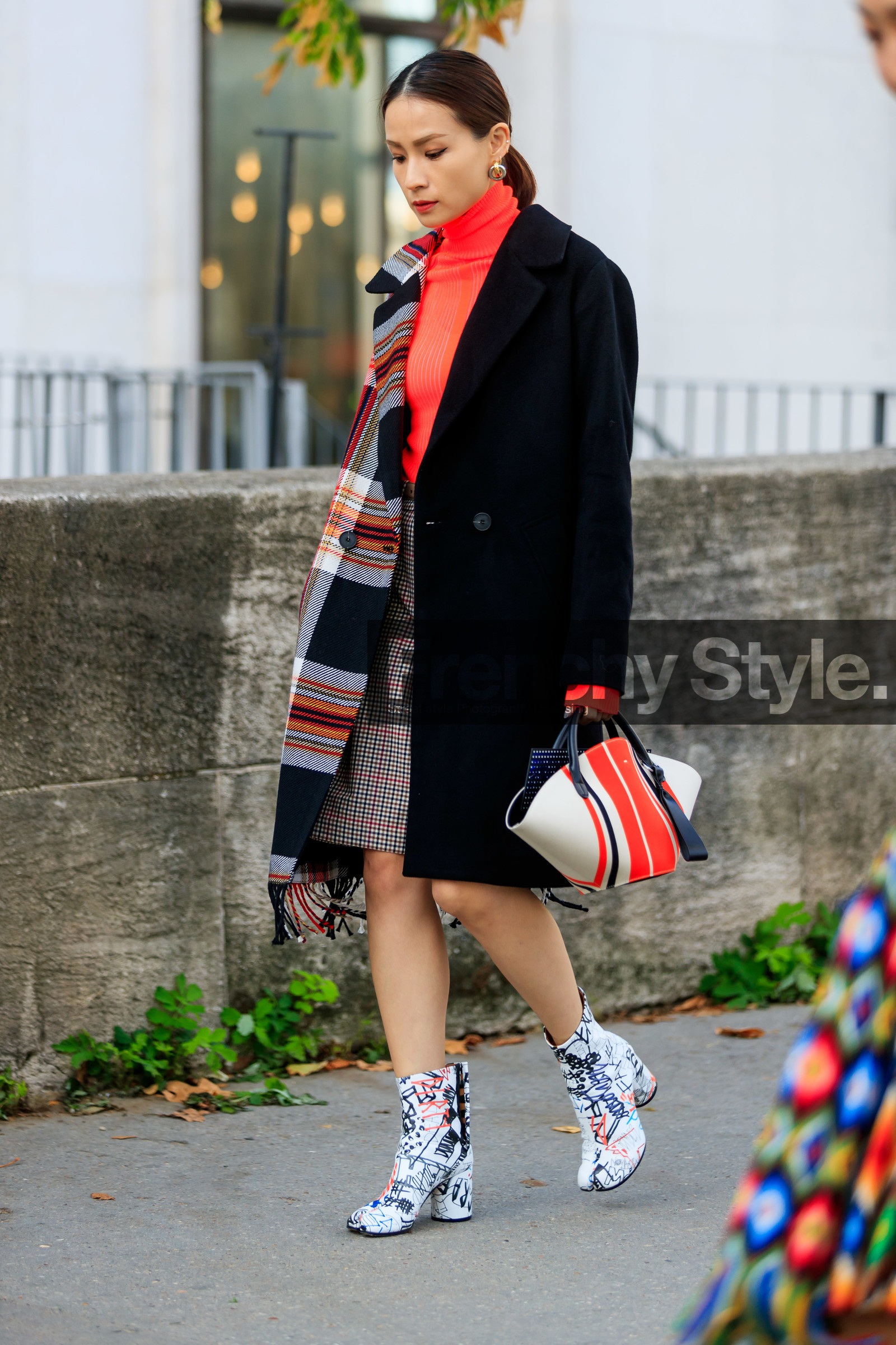 red pullover, red coat, red bag, black coat, plaid coat, checked coat, fringe coat, white bag, white coat, hand bag, striped bag, camel toe margiela boots, margiela boots, white leather boots, low boots, printed boots, turtleneck pullover, fashion week, frenchystyle, FW, jonathan paciullo, street style, SPRING SUMMER 2020, SS 20, PFW, PARIS, vertical, full length