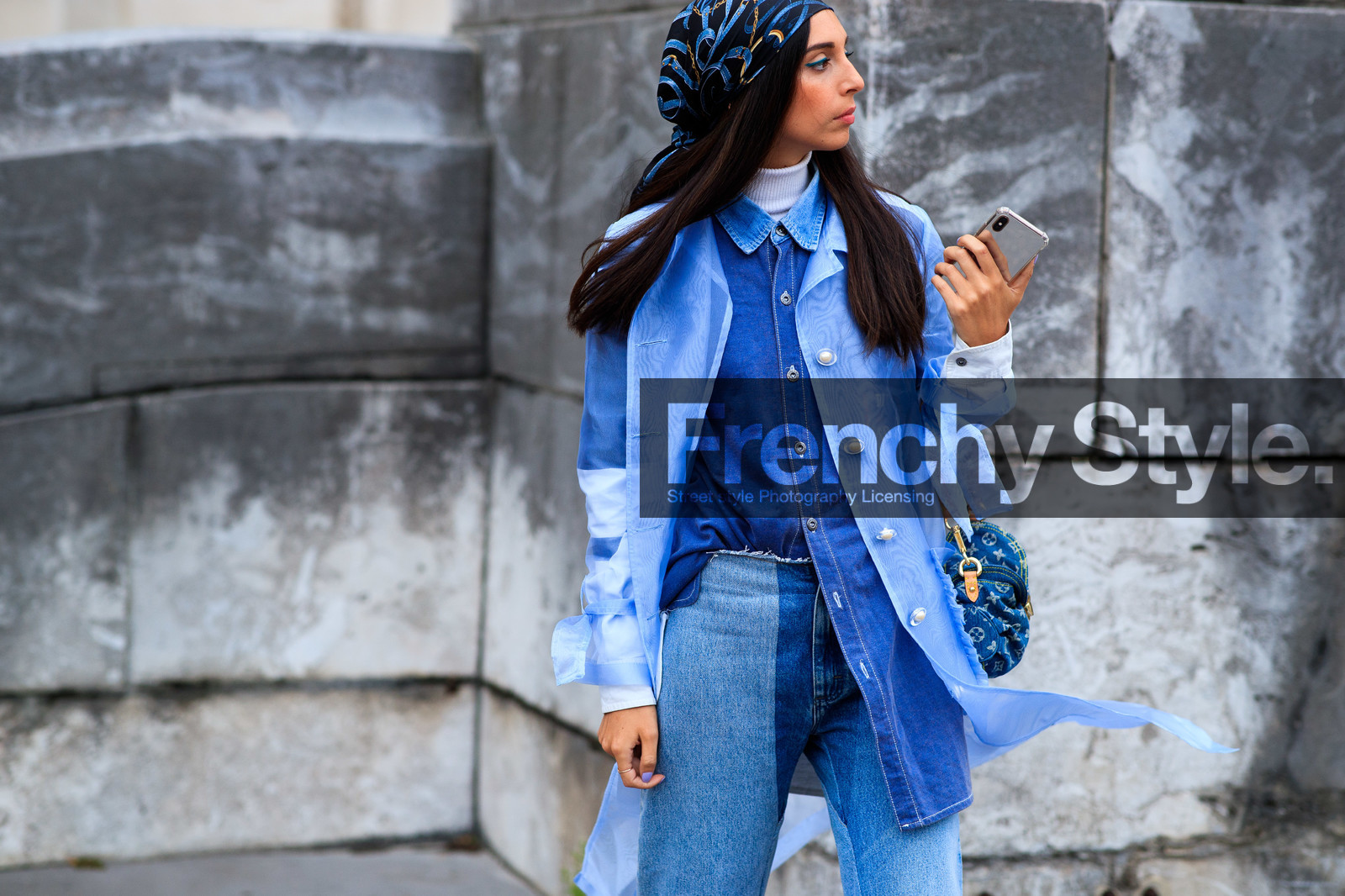 gabriella berdugo, blue scarf, blue jacket, blue jeans, blue shirt, blue bag, blue total look, denim, denim shirt, denim bag, denim total look, chain printed scarf, hair scarf, monogrammed bag, louis vuitton bag, organza jacket, sheer jacket, patchwork jeans, fashion week, frenchystyle, FW, jonathan paciullo, street style, PFW, PARIS, SPRING SUMMER 2021, SS 21, horizontal, atmosphere details, detail